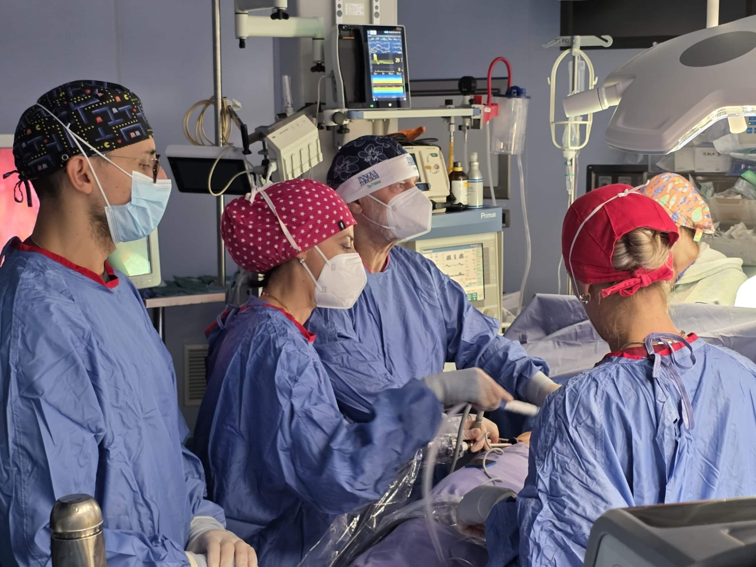 L'equipe medica dell'Istituto Tumori "Giovanni Paolo II" di Bari