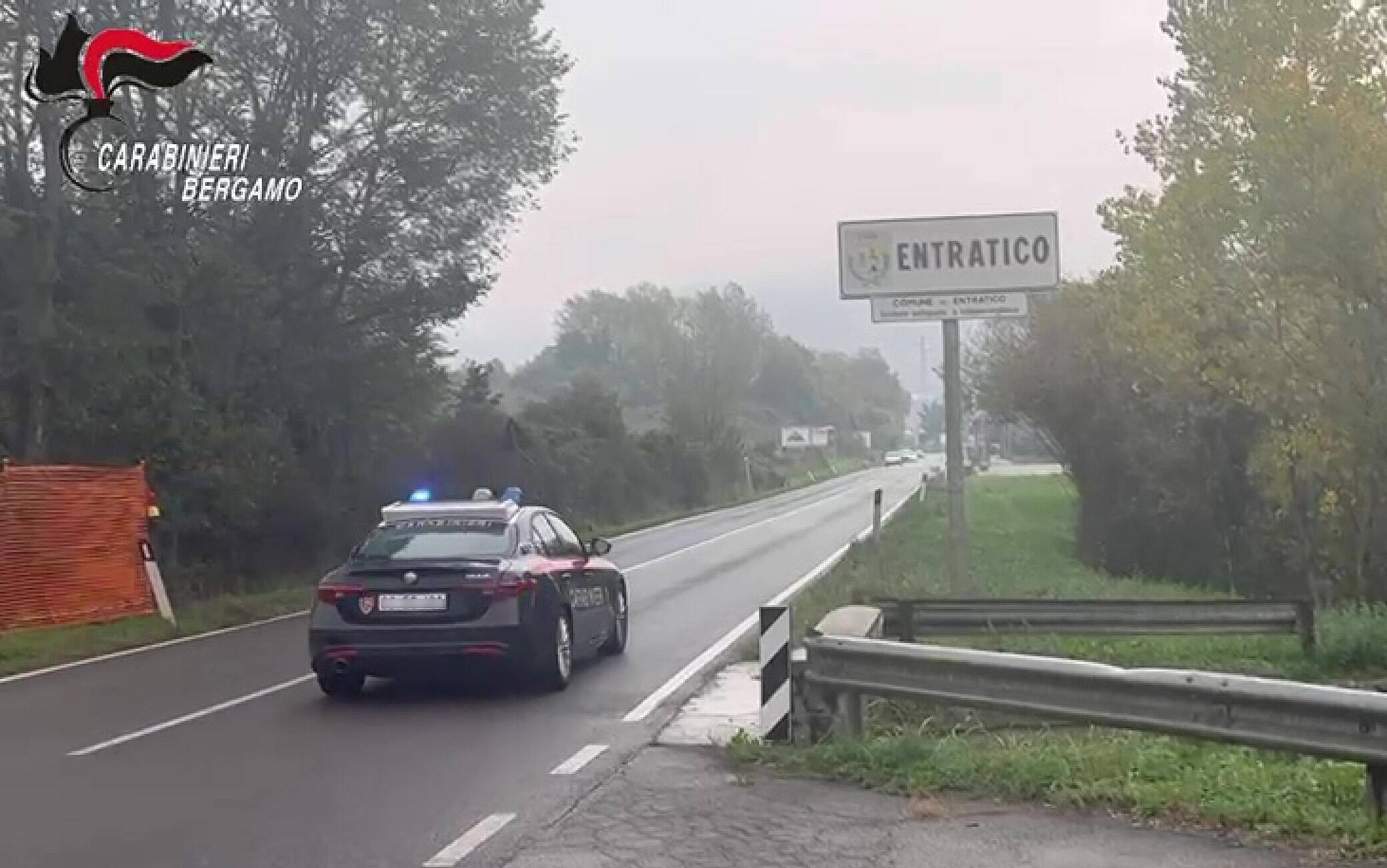 Due giorni fa era stato trovato morto, riverso nella sua auto, un suv posteggiato in un parcheggio di Entratico (Bergamo), e inizialmente si era pensato a un malore. Invece per la morte di Angelo Bonomelli, 80 anni, imprenditore bergamasco di Trescore Balneario, oggi i carabinieri di Bergamo hanno arrestato quattro persone: sono accusate di omicidio volontario e rapina in concorso, 10 Novembre 2022. ANSA/US CARABINIERI
