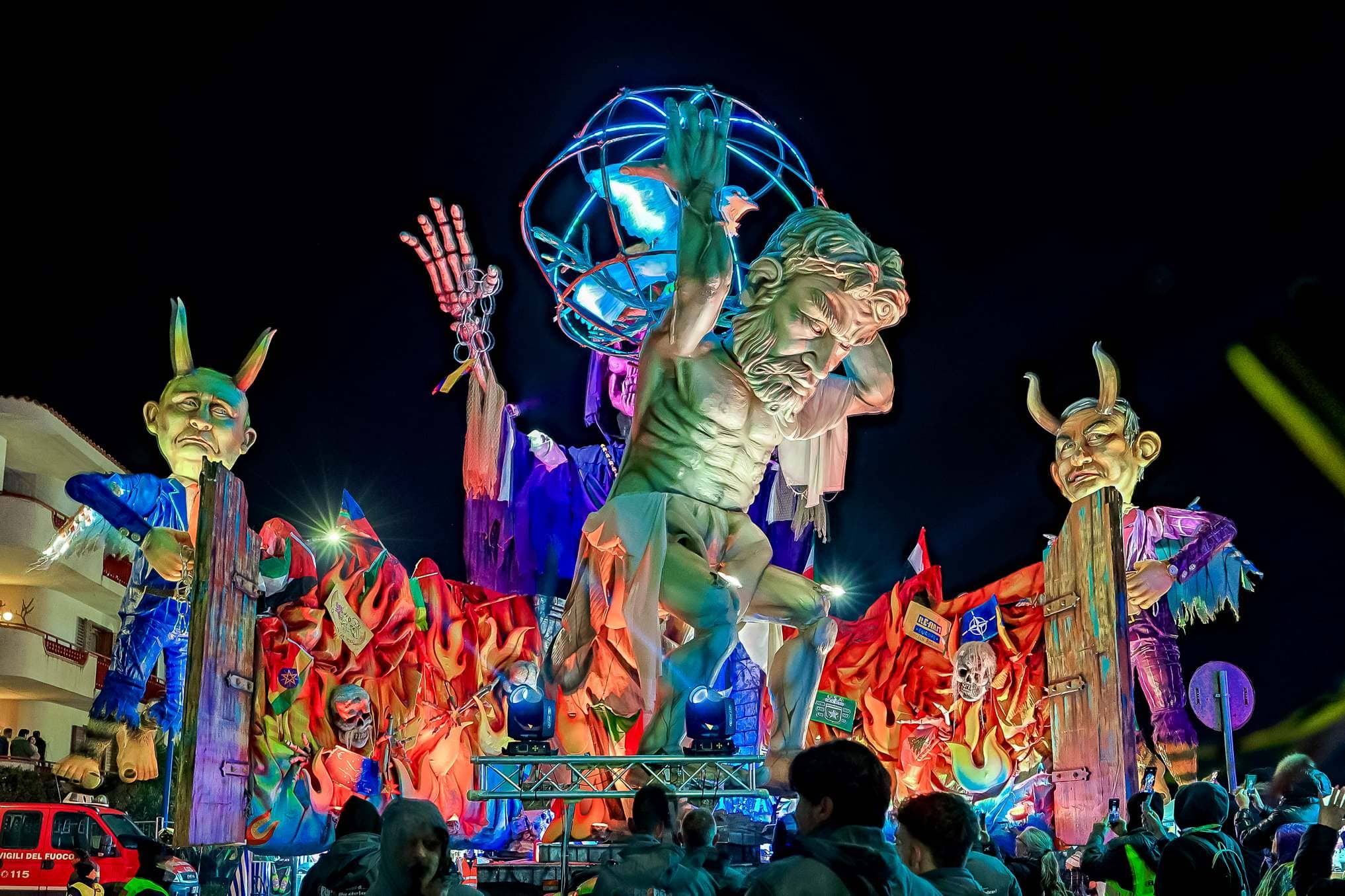 Carro allegorico "Non aprite quella porta"