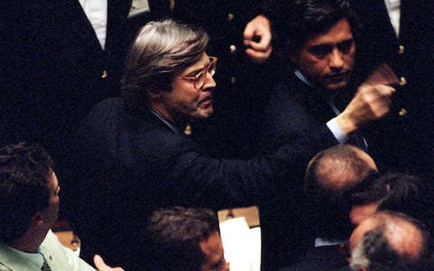 Sgarbi in un litigio