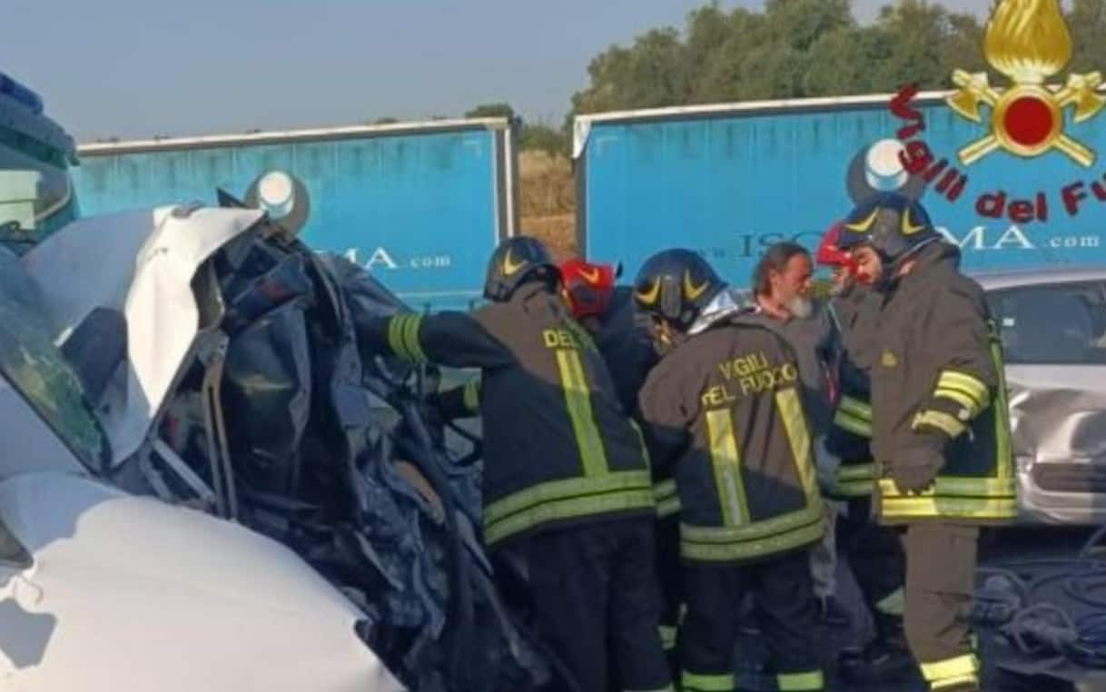Incidente stradale sull'A1: scontro auto-furgone, 2 morti e 3 feriti ...