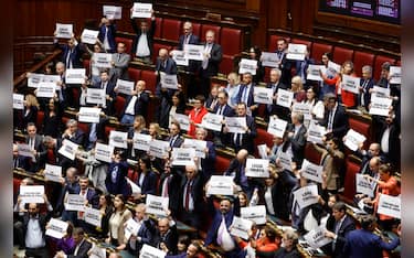 La protesta delle opposizioni dopo il voto finale sulla Legge elettorale, Camera dei Deputati, Roma 8 ottobre 2026. ANSA/FABIO FRUSTACI

