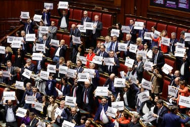 La protesta delle opposizioni dopo il voto finale sulla Legge elettorale, Camera dei Deputati, Roma 8 ottobre 2026. ANSA/FABIO FRUSTACI
