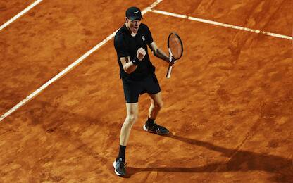 ROME, ITALY - MAY 13: Jannik Sinner of Italy celebrates winning the first set against Francisco Cerundolo of Argentina during the Men's Singles Round of 16 match on Day Nine of the Internazionali BNL D'Italia 2025 at Foro Italico on May 13, 2025 in Rome, Italy. (Photo by Dan Istitene/Getty Images)