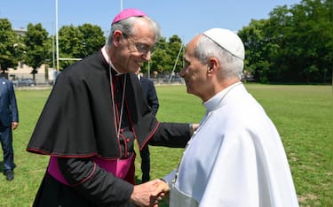 A handout picture, provided by Vatican Media Press Office, shows Pope Leo during his pastoral visit to Pavia. He visited the oncology hadrontherapy center, where he greeted the children, those undergoing treatment, and their families individually, reciting the Lord's Prayer together, Pavia, 20 June 2026. ANSA / VATICAN MEDIA PRESS OFFICE HANDOUT SIMONE RISOLUTI +++ ANSA PROVIDES ACCESS TO THIS HANDOUT PHOTO TO BE USED SOLELY TO ILLUSTRATE NEWS REPORTING OR COMMENTARY ON THE FACTS OR EVENTS DEPICTED IN THIS IMAGE - NO ARCHIVING - NO LICENSING - NPK +++
