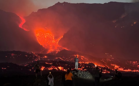 The leading edge of Etna s lava flow, descended to an elevation of about 1,300 meters on the sea level, where it encountered vegetation and set some areas ablaze. Catania, 13 August 2026. ANSA/EMILIO MESSINA