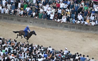Jockey Giovanni Atzeni, nicknamed 'Tittia' and his horse Anda e Bola of Contrada of  Nicchio  competes an win  the historical Italian horse race Palio di Siena. Siena, 18/08/26, ANSA/CLAUDIO GIOVANNINI
