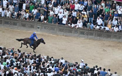 Jockey Giovanni Atzeni, nicknamed 'Tittia' and his horse Anda e Bola of Contrada of  Nicchio  competes an win  the historical Italian horse race Palio di Siena. Siena, 18/08/26, ANSA/CLAUDIO GIOVANNINI
