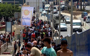 epa13144228 Hundreds of migrants who entered Ceuta by swimming return to Morocco, in Ceuta, Spain, 31 July 2026. The number of bodies recovered in recent hours off the coast of the Spanish city of Ceuta, following the mass influx of people from Morocco, has reached 43, according to police sources.  EPA/Reduan Dris
