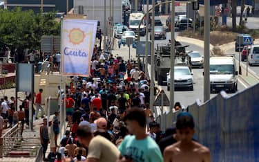 epa13144228 Hundreds of migrants who entered Ceuta by swimming return to Morocco, in Ceuta, Spain, 31 July 2026. The number of bodies recovered in recent hours off the coast of the Spanish city of Ceuta, following the mass influx of people from Morocco, has reached 43, according to police sources.  EPA/Reduan Dris
