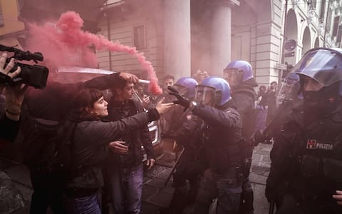 Manifestazione corteo per lo sciopero generale organizzato da Usb Piemonte, lavoratori e studenti contro economia di guerra e carovita. Torino 30 ottobre 2026 ANSA/TINO ROMANO