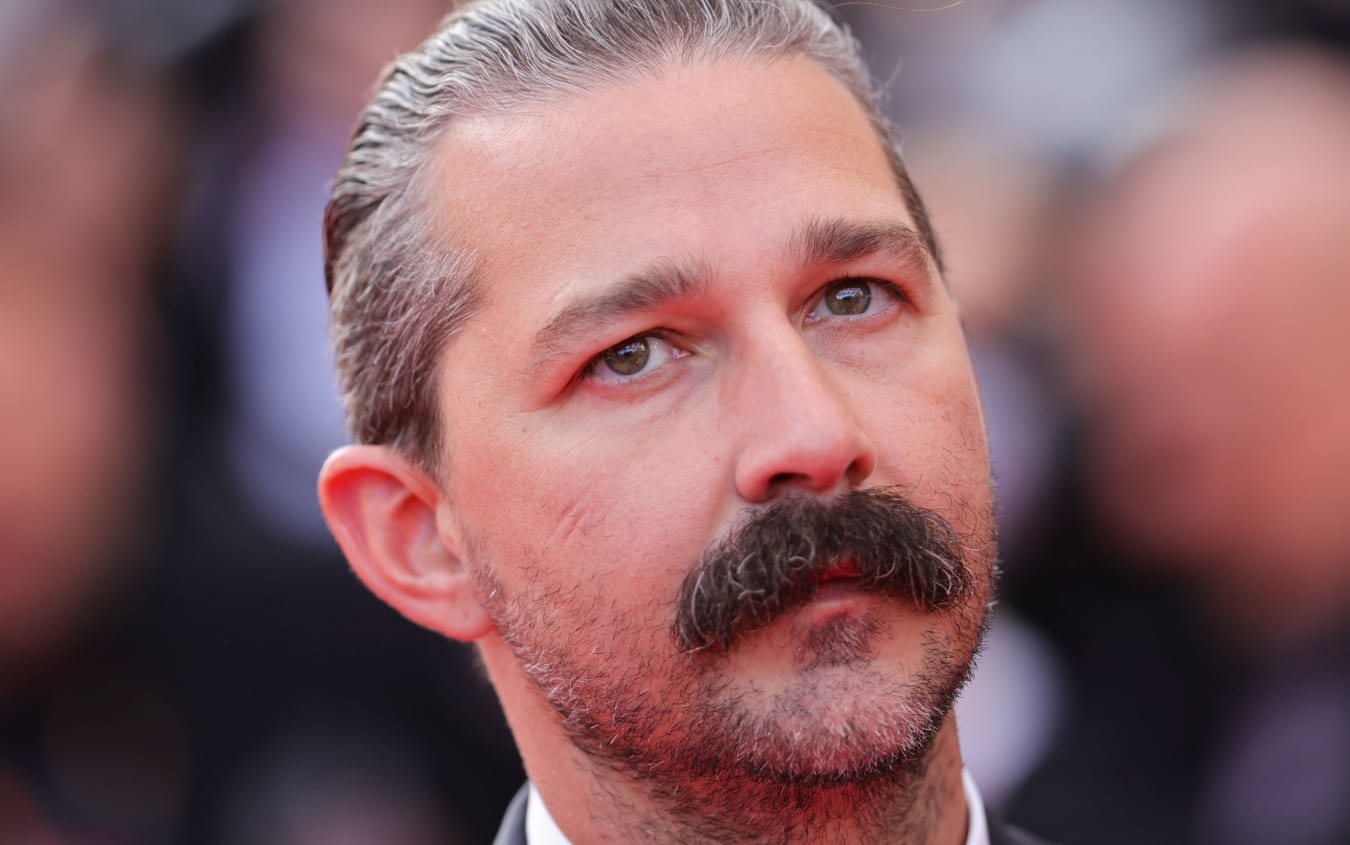 Shia LaBeouf, il confronto con la stalker: "Hai spaventato la mia famiglia"