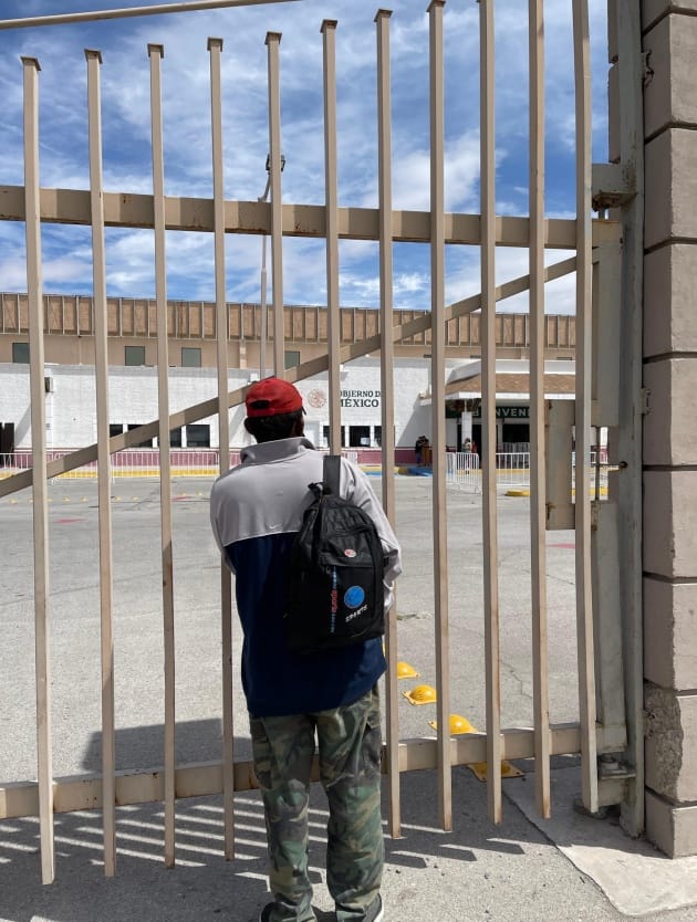 migranti confine messico