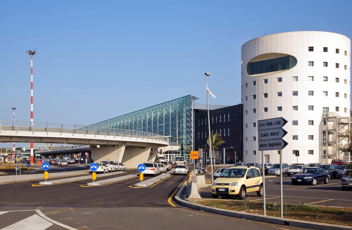Man arrested with knife while boarding flight at Catania airport