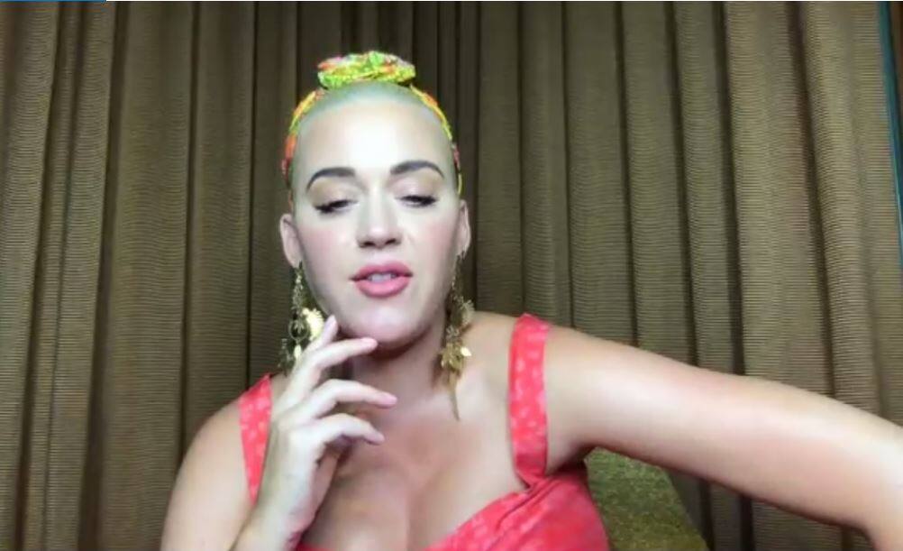 Katy Perry collegata via Zoom alla conferenza