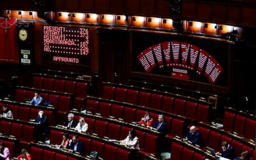 Il tabellone con il risultato del votoiIn aula alla Camera durante al termine del voto di fiducia posta dal Governo sull articolo 1 della proposta di legge recante disposizioni in materia di elezioni della Camera dei deputati e del Senato della Repubblica (Legge Elettorale). Roma, 06 ottobre 2026. ANSA/ANGELO CARCONI
