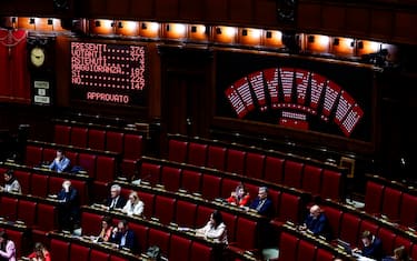 Il tabellone con il risultato del votoiIn aula alla Camera durante al termine del voto di fiducia posta dal Governo sull articolo 1 della proposta di legge recante disposizioni in materia di elezioni della Camera dei deputati e del Senato della Repubblica (Legge Elettorale). Roma, 06 ottobre 2026. ANSA/ANGELO CARCONI
