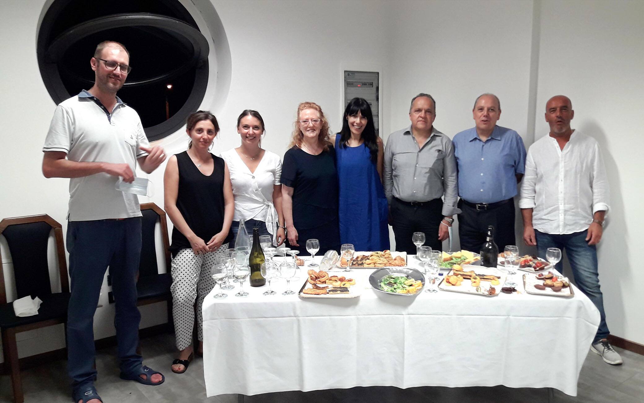 E' andata in pensione a metà marzo Marisa Avogadro, dipendente del Comune di Capizzone, in provincia di Bergamo, una delle zone più colpite dal Coronavirus, ma nessuno poteva sostituirla perché il concorsoera stato bloccato per il lockdown. Così lei, addetta all'ufficio servizi demografici (quello dove si registrano fra l'altro nascite e morti) ha continuato ad andare a lavorare, gratis, fino al 17 luglio. ANSA/FILIPPO VENEZIA