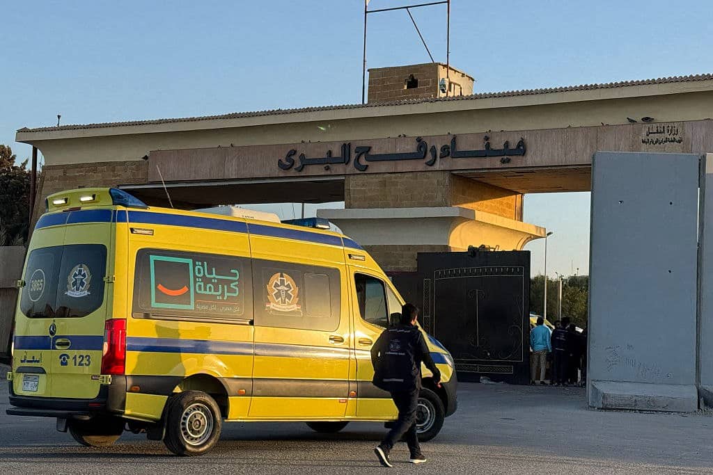 Ambulanza al valico di Rafah 