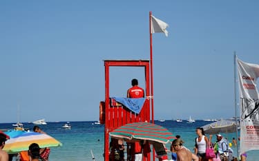 Assistenti bagnanti in spiaggia