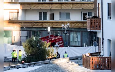 epaselect epa12620166 Police officers stand near the site where a fire broke out at Le Constellation bar and lounge following an explosion in the early hours of New Year's Eve, in Crans-Montana, Switzerland, 01 January 2026. According to regional media, the incident caused several deaths and injuries, while the exact cause of the blaze was not immediately known, Swiss cantonal police said.  EPA/ALESSANDRO DELLA VALLE