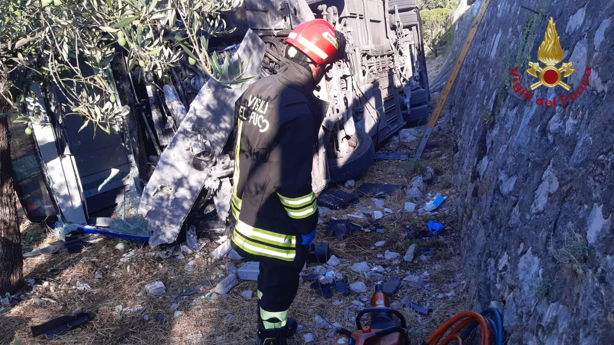 I soccorsi dei vigili del fuoco a Formia