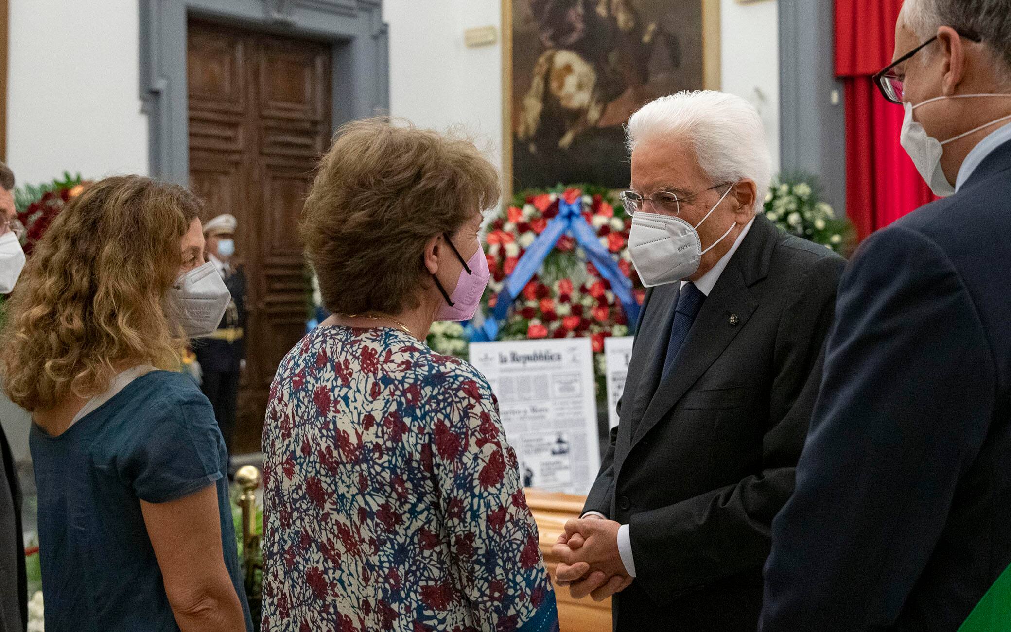This handout picture provided by the Quirinal Press Office shows Italian President Sergio Mattarella arriving to pay his respects to Italian journalist Eugenio Scalfari as the coffin lies in state at the City Hall in Rome, Italy, 15 July 2022. Scalfari, who died on 14 July at the age of 98, founded two of Italy's most important news publications, daily newspaper La Repubblica and investigative journalism weekly 'L'Espresso'. ANSA/ QUIRINAL PRESS OFFICE/ FRANCESCO AMMENDOLA+++ ANSA PROVIDES ACCESS TO THIS HANDOUT PHOTO TO BE USED SOLELY TO ILLUSTRATE NEWS REPORTING OR COMMENTARY ON THE FACTS OR EVENTS DEPICTED IN THIS IMAGE; NO ARCHIVING; NO LICENSING +++
