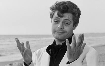 Italy.  Marcello Mastroianni in a scene from the (C)Pathe movie:  La dolce vita (1960). 
Plot: A series of stories following a week in the life of a philandering tabloid journalist living in Rome.
Director- Federico Fellini. 
 Ref: LMK110-J8886-270323
Supplied by LMKMEDIA. Editorial Only.
Landmark Media is not the copyright owner of these Film or TV stills but provides a service only for recognised Media outlets. pictures@lmkmedia.com