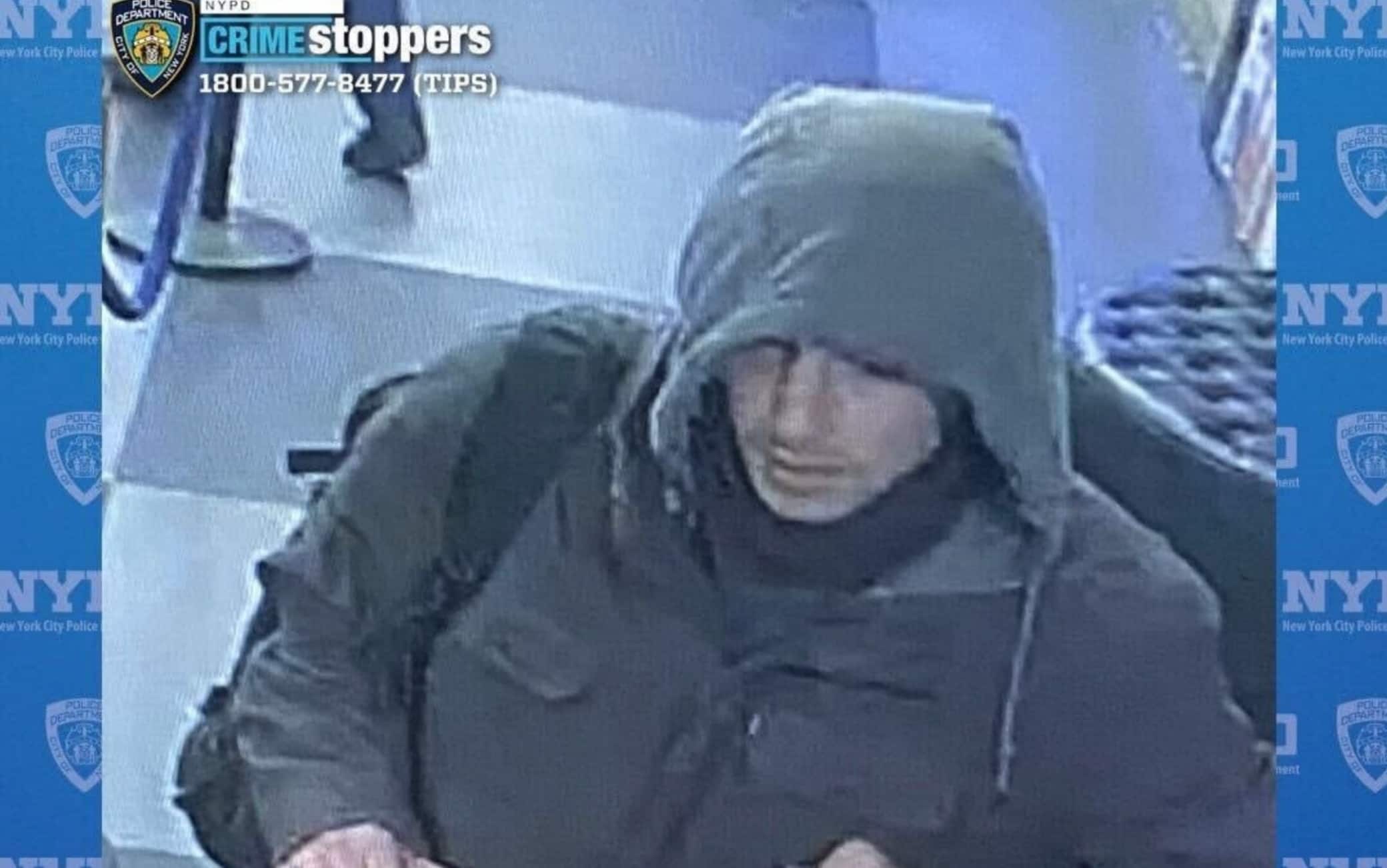 La foto del killer diffusa dalla polizia