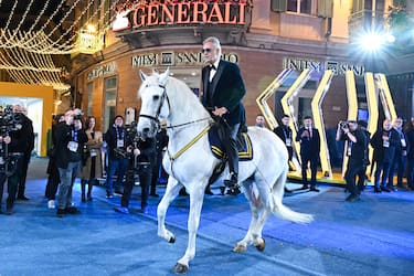 L'ingresso all'Ariston di Andrea Bocelli: il tenore vinse nella categoria Nuove Proposte nel 1994