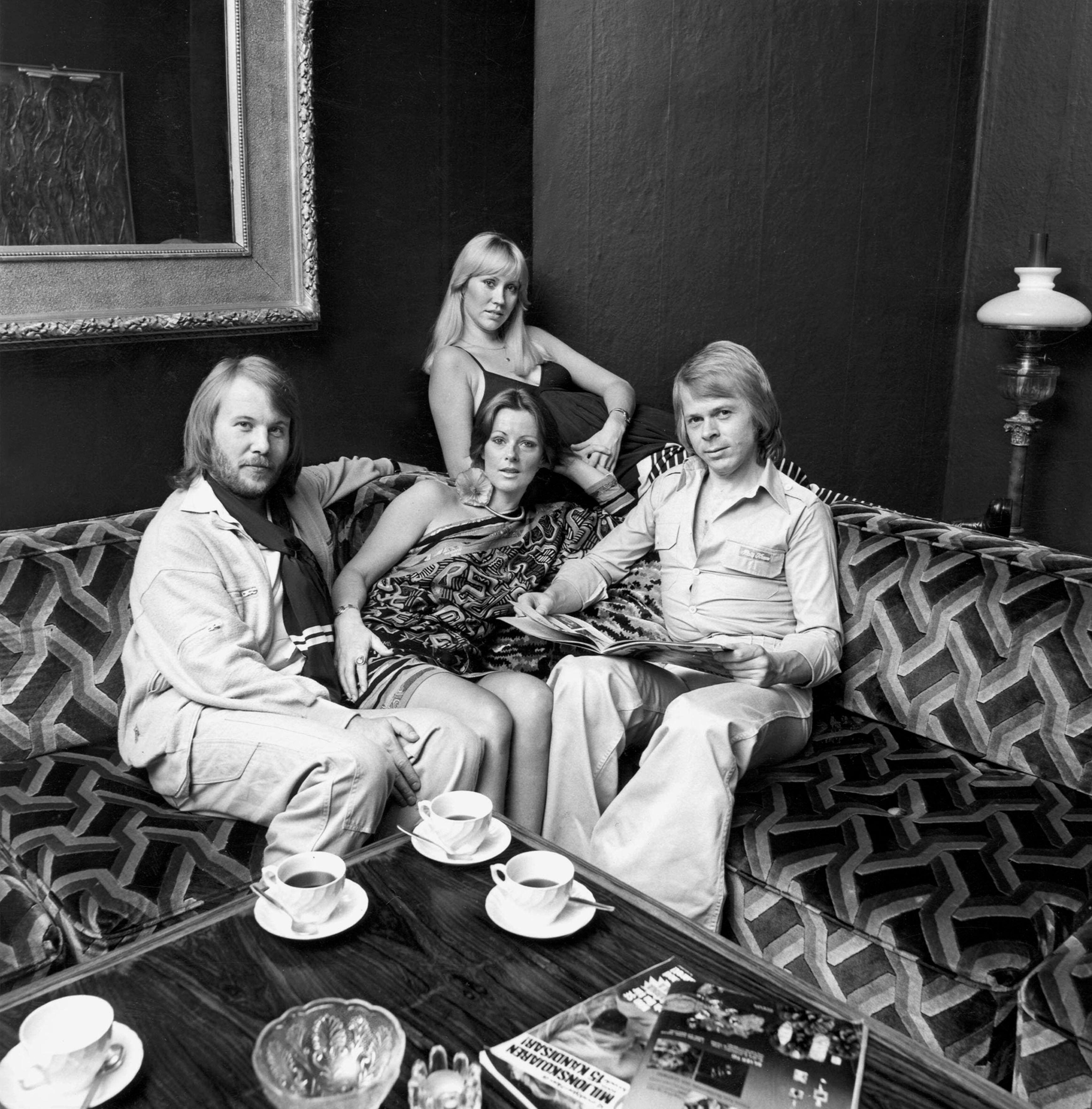 Picture Shows_Benny, Agentha, Frida and Bjorn relax on a sofa
Abba 1977.
