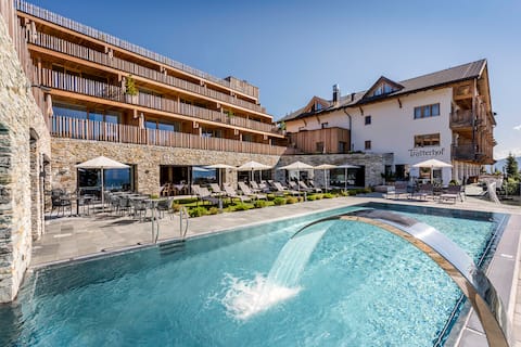 Die Fotos dürfen ausschließlich für PR- und Marketingmaßnahmen des BERGIDYLLHOTEL TRATTERHOF - Großbergstr. 6 - I-39037 Mühlbach-Meransen verwendet werden. Jegliche Nutzung Dritter ist mit dem Bildautor (www.guenterstandl.de) gesondert zu vereinbaren.