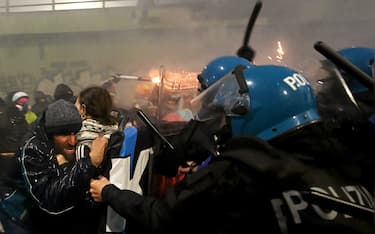Demonstrators clash with police during a protest against the environmental, economic and social impact of the Milano-Cortina 2026 Winter Olympics Games, in Milan on February 7, 2026. (Photo by PIERO CRUCIATTI / AFP)