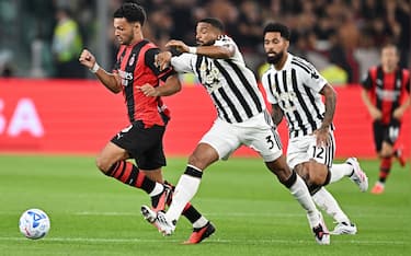 Juventus' Gleison Bremer  and Milan's Goncalo Ramos in action during the italian Serie A soccer match Juventus FC vs AC Milan at the Allianz Stadium in Turin, Italy, 6 September 2026 ANSA/ALESSANDRO DI MARCO