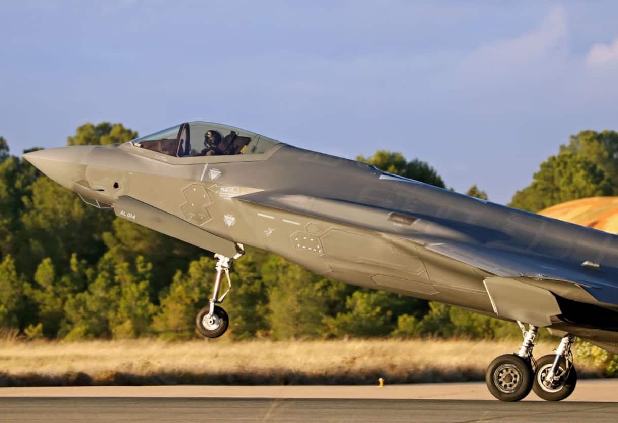 F-35 italiani intercettano jet russi nello spazio aereo Nato in Estonia ...