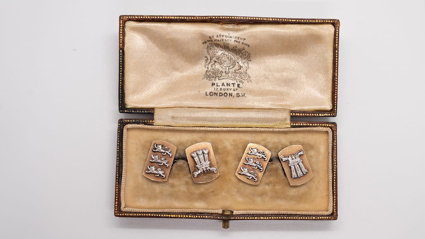  Gemelli con i simboli del Galles e dell’Inghilterra. Oro giallo e oro bianco. Inghilterra, 1932 circa.