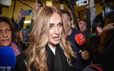 L arrivo di Chiara Ferragni in tribunale nel giorno della sentenza nel processo che la vede imputata per truffa aggravata, assieme ad altri due, per i casi del pandoro Balocco Pink Christmas e delle uova di Pasqua Dolci Preziosi, Milano 14 Gennaio 2026 
ANSA/MATTEO CORNER