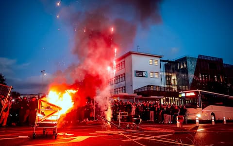 IPA89183698 - Le 1er octobre 2026, a Brest, en France, des lyceens du campus Kerichen, qui regroupe les lycees La Perouse-Kerichen, Jules Lesven et Vauban, participent a une manifestation lyceenne dans les rues de Brest.
Feu allume devant le lycee Jules Lesven lors de la mobilisation lyceenne.
On October 1, 2026, in Brest, France, high school students from the Kerichen campus, which includes La Perouse-Kerichen, Jules Lesven and Vauban high schools, take part in a student protest through the streets of Brest.A fire burns outside Jules Lesven high school during the student protest.//PICAUDJUSTIN_P0086/Credit:Justin Picaud/SIPA/2610011735