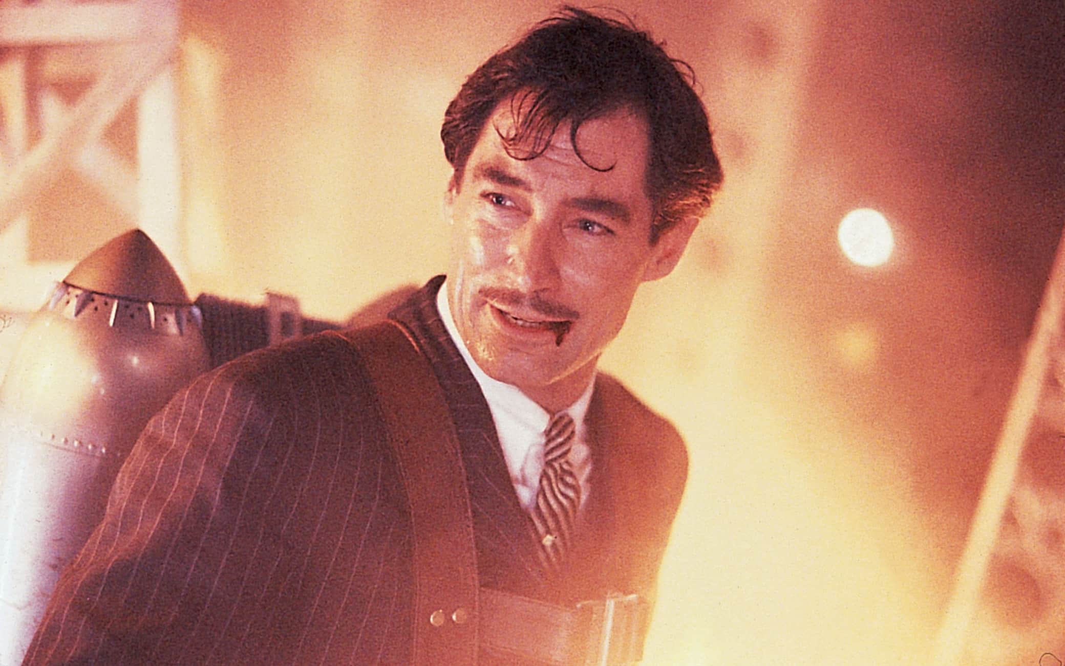 Timothy Dalton ne Le avventure di Rocketeer