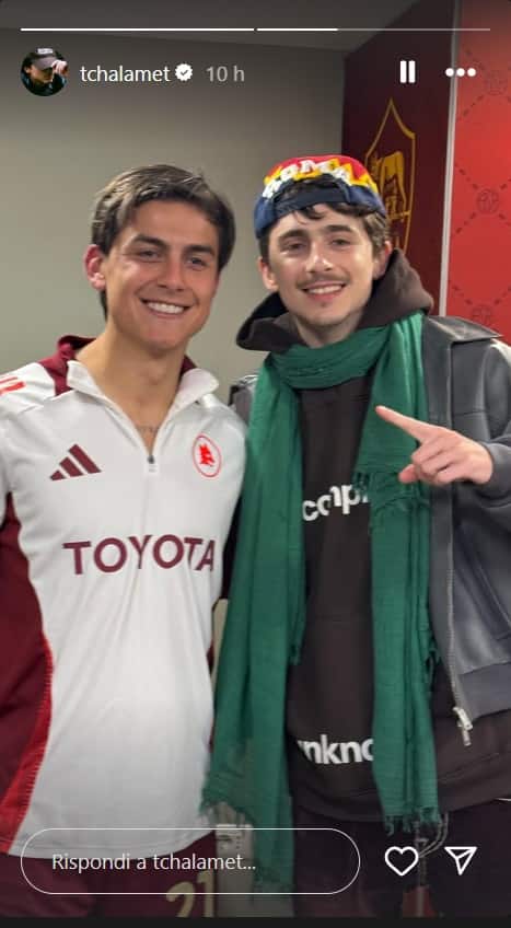 Timothée Chalamet con Paulo Dybala dopo Roma-Genoa 3-1 (foto tratta dal profilo Instagram di Timothée Chalamet)