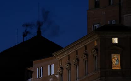 Black smoke comes out of the chimney atop the Sistine chapel on the first day of the conclave, Vatican City, 07 May 2025.  ANSA/ANDREA SOLERO
