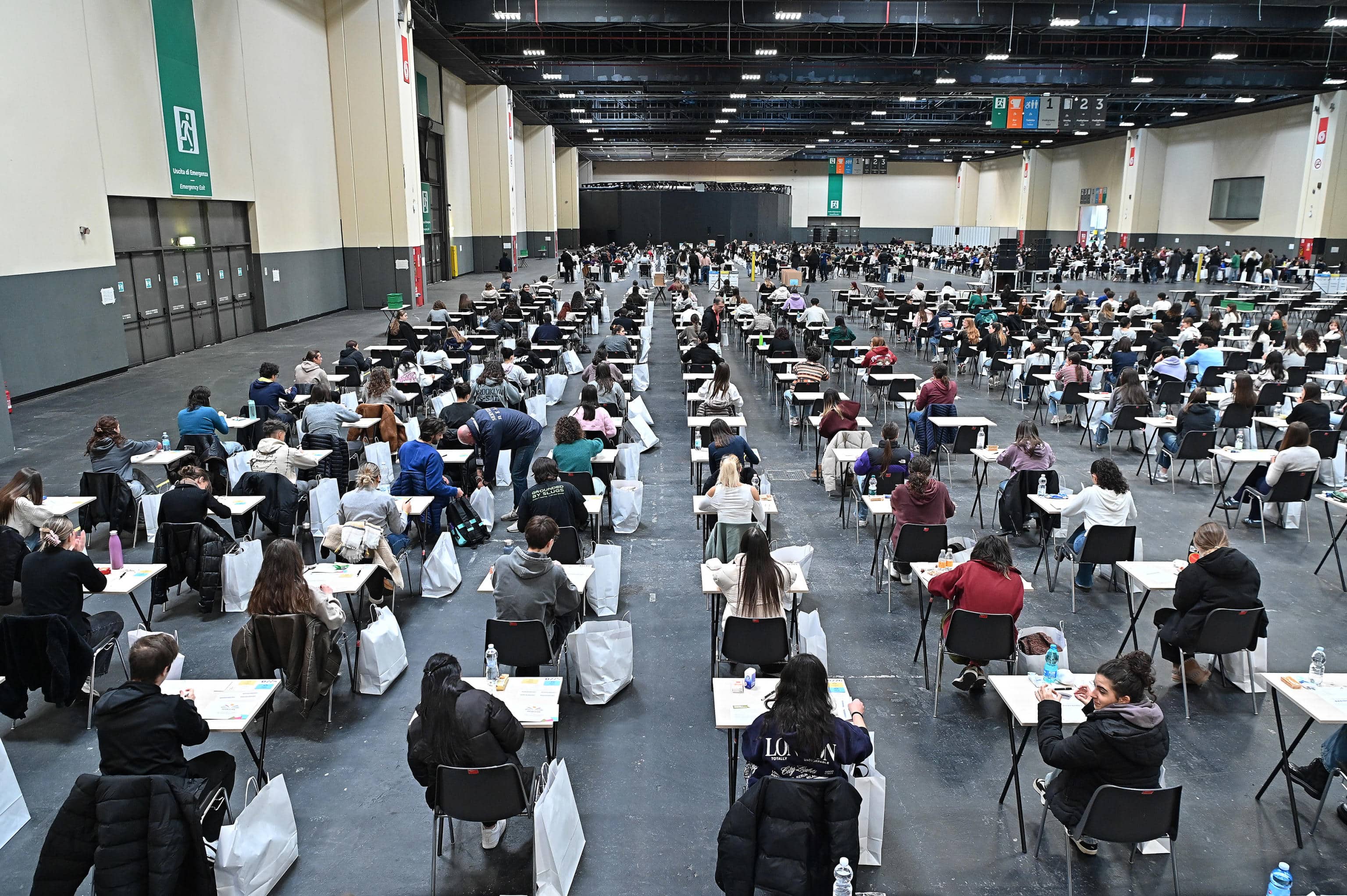 Studenti affrontano l'esame di medicina presso il Lingotto, Torino, 20 novembre 2025. ANSA/Alessandro Di Marco
