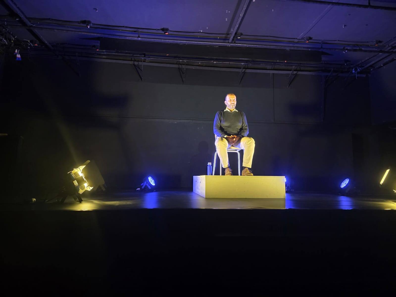 Andrea Trovato sulla scena di: David, Come quando eravamo felici. 