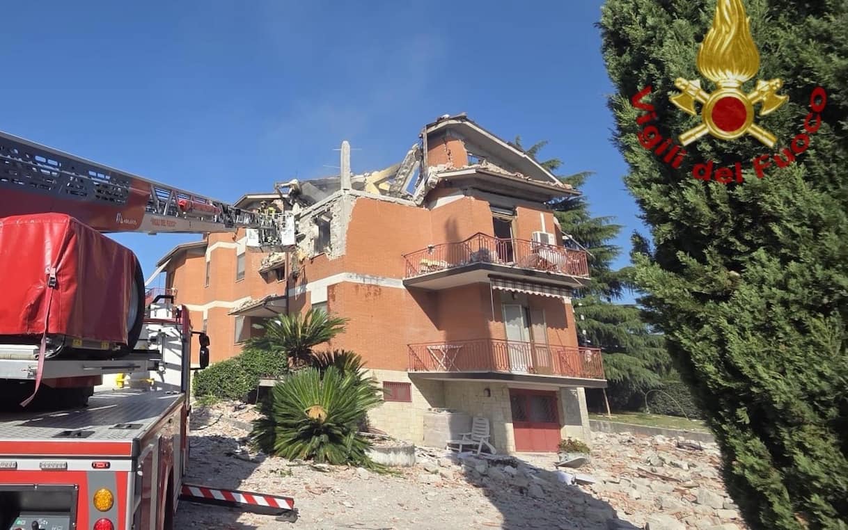Violenta esplosione in una palazzina a Cassino, due ustionati gravi