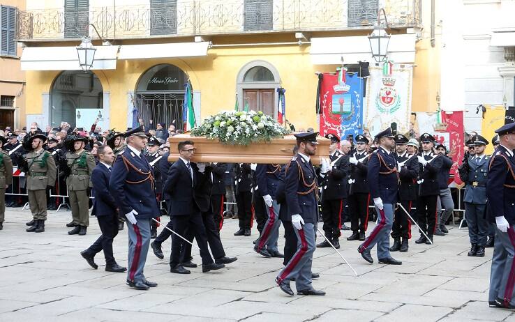 L arrivo del feretro di Roberto Maroni   nella basilica di San Vittore a Varese per il funerale di Stato dell ex ministro. Varese 25 Novembre 2022ANSA / MATTEO BAZZI
