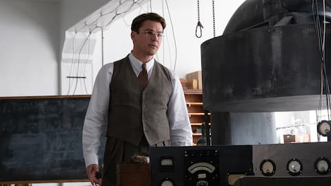 Josh Hartnett is Ernest Lawrence in OPPENHEIMER, written, produced, and directed by Christopher Nolan.