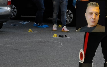 I rilievi dei carabinieri nel luogo in cui un poliziotto avrebbe ucciso un giovane a Crotone, nel quartiere "Lampanaro", 7 ottobre 2024 L'agente é rimasto ferito in modo grave. 
ANSA/ GIUSEPPE PIPITA