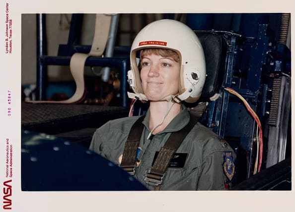 United States Air Force Major Eileen Collins, a candidate for a pilot astronaut's position with NASA, simulates an ejection from an aircraft during a special survival course at Vance Air Force Base in southern Enid, Oklahoma, 14th August 1990. The purpose of the course is to familiarise the trainees with proper measures to take in the event of ejection from an aircraft over land. (Photo by Space Frontiers/Archive Photos/Hulton Archive/Getty Images)