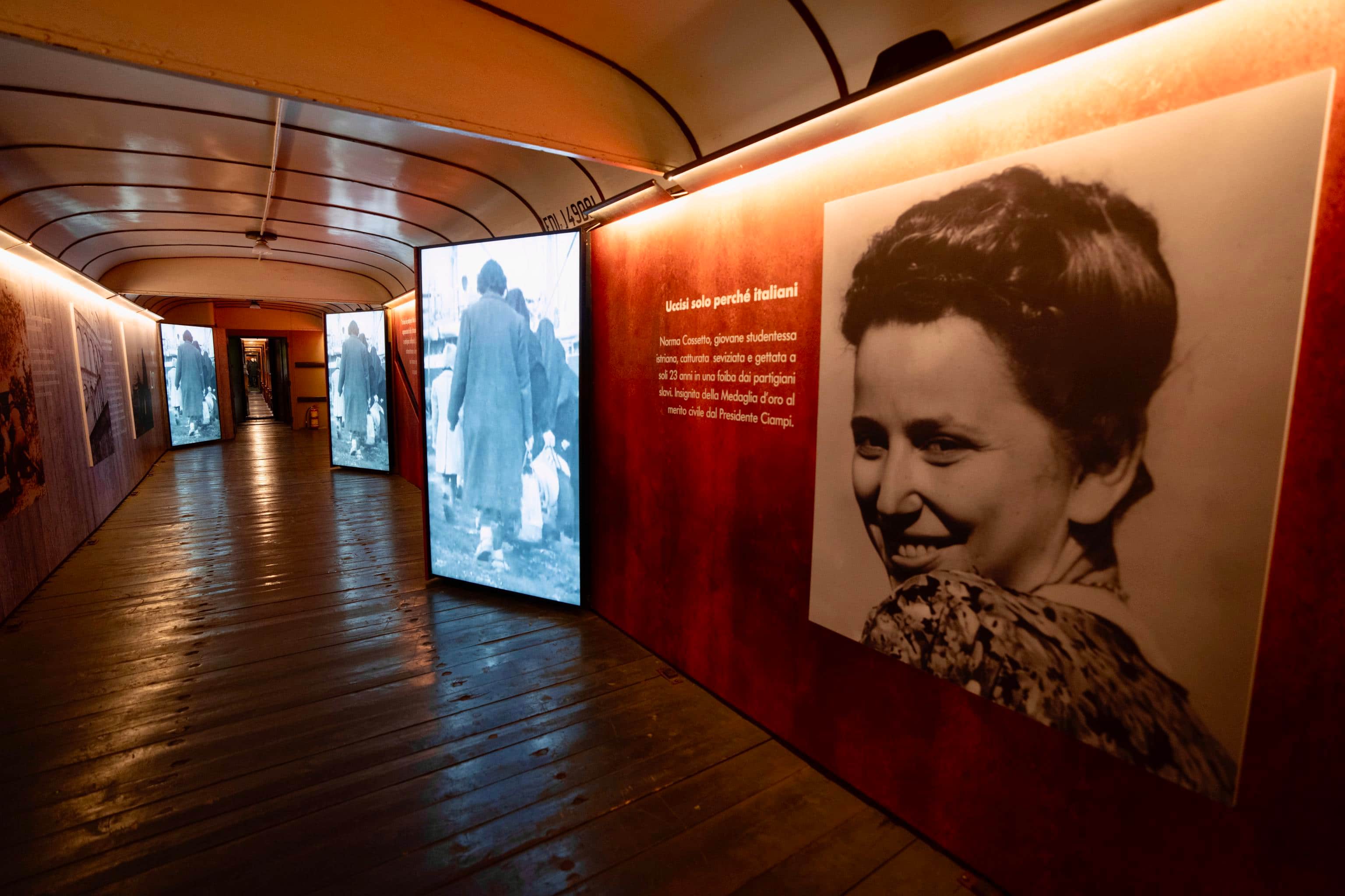 La presidente del Consiglio, Giorgia Meloni, ha partecipato alla cerimonia di inaugurazione del Treno del ricordo alla stazione di Trieste. Al termine, ha visitato il convoglio e, successivamente, ha lasciato la stazione. Il treno storico è appositamente allestito con una mostra multimediale e l'esposizione delle masserizie degli esuli conservate e custodite dall'Istituto regionale per la cultura istriano fiumano dalmata nel magazzino 18 di Trieste. Il convoglio ripercorre idealmente il viaggio compiuto dagli esuli istriani, fiumani e dalmati, 10 febbraio 2024. ANSA/FILIPPO ATTILI/US PALAZZO CHIGI +++ NO SALES, EDITORIAL USE ONLY +++ NPK +++