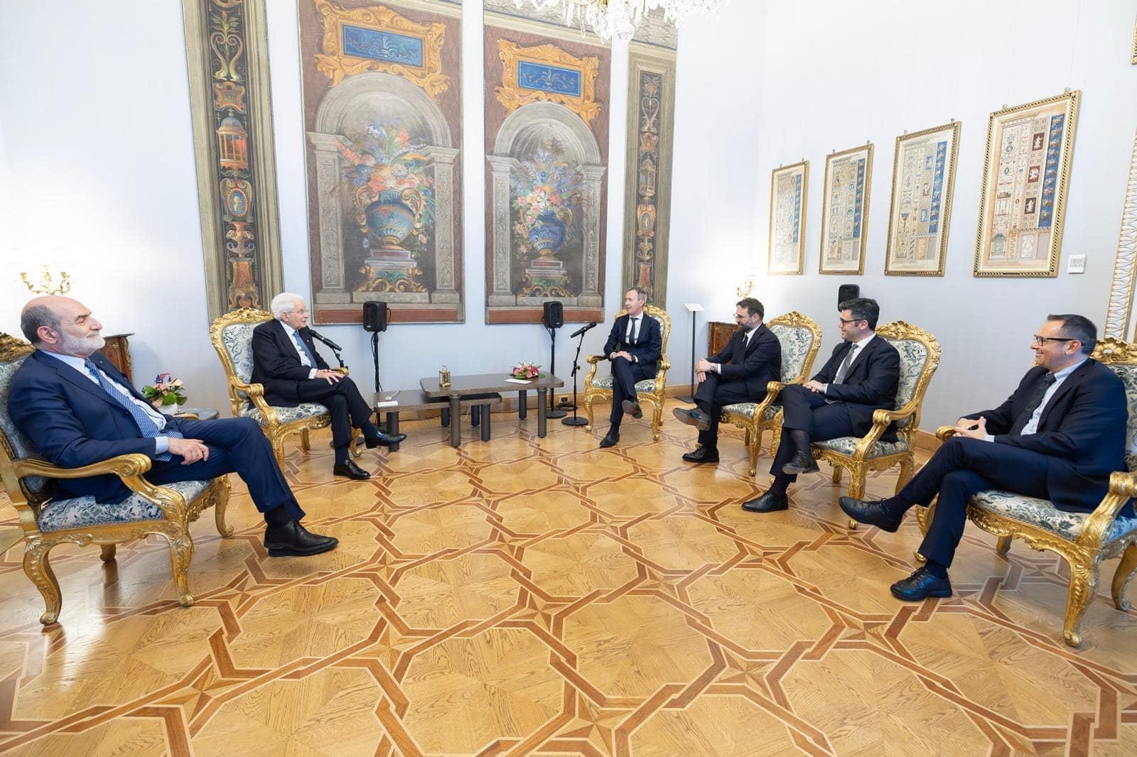 Un momento dell'incontro al Quirinale tra il Presidente della Repubblica Sergio Mattarella e i vertici di Sky Italia